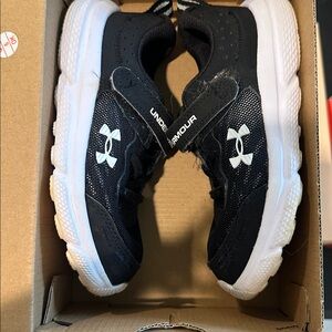 Under Armour Kids Assert sneakers